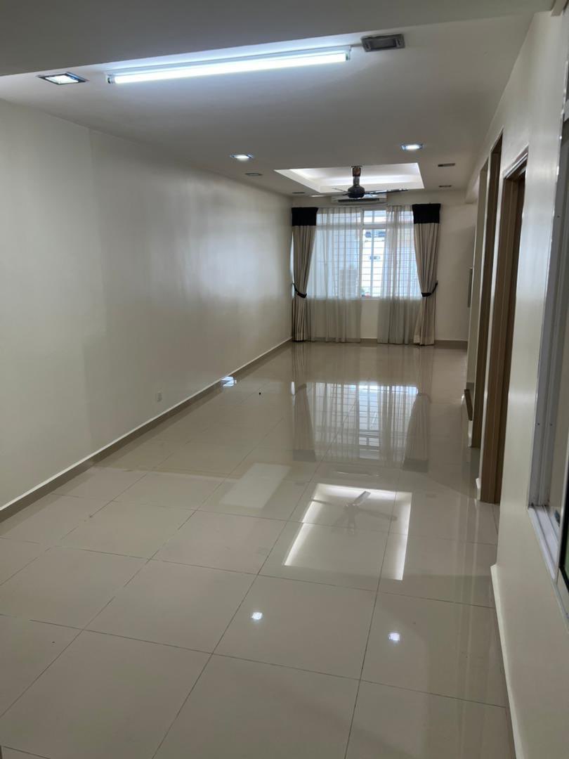 Roadside Taman Island Glades 2-Storey Terrace Fully Renovated 1611sf Greenlane