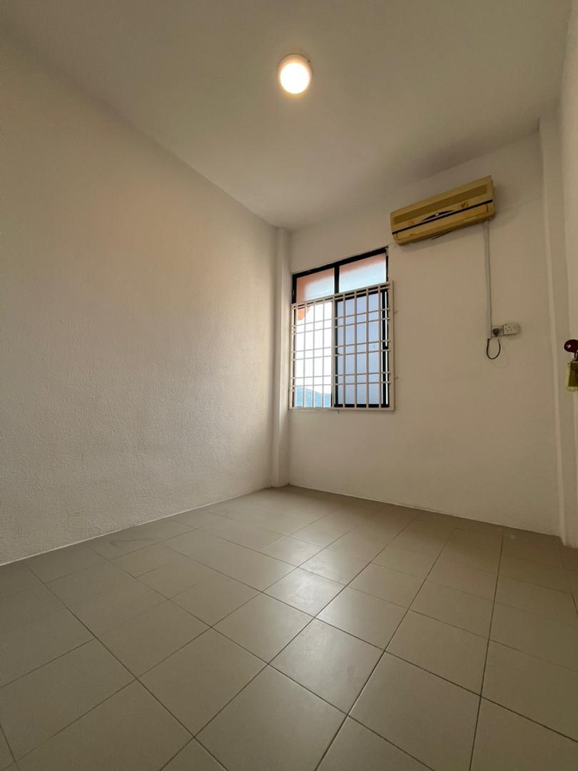 condo in Jelutong, Penang — photo 4