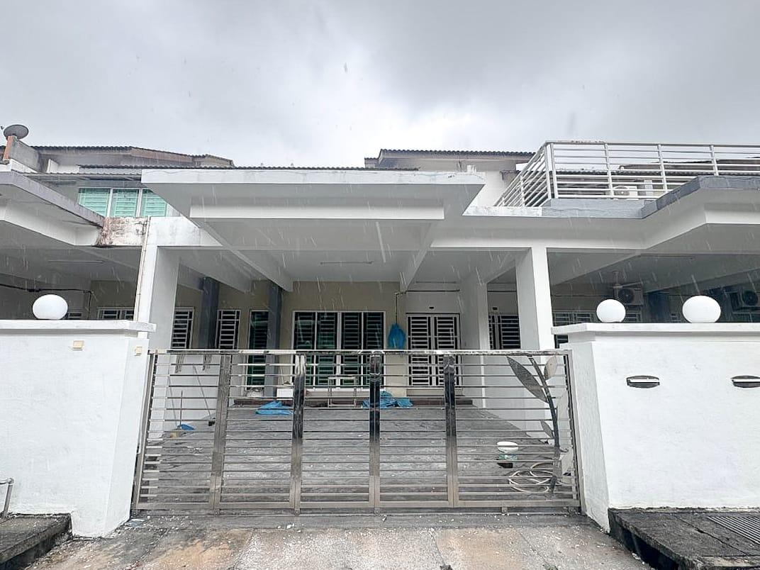 4-bedroom house in Batu Maung, Penang for sale — Double Storey Terrace @ Prestige 5, Bayan Lepas | Near Future Silicon Island | RM990K