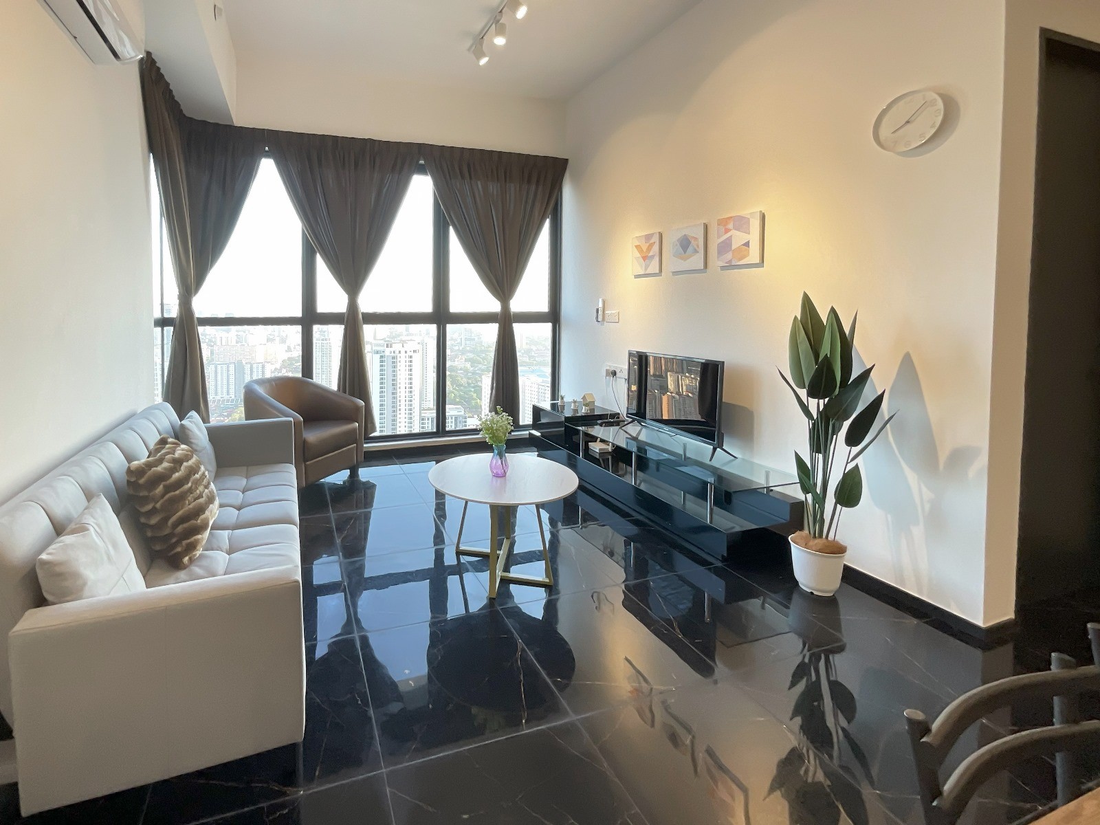 Urban Suites High Floor Unit For Sale