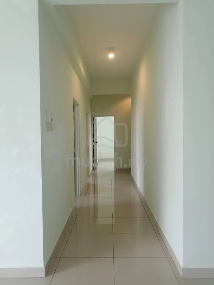 condo in Teluk Kumbar, Penang — photo 4