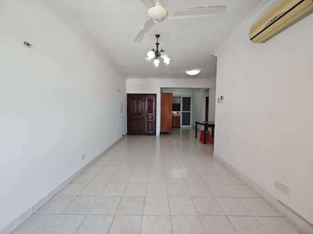 Gurney Park ; Beside Gurney Plaza ; Basic Reno ; High Floor Unit 