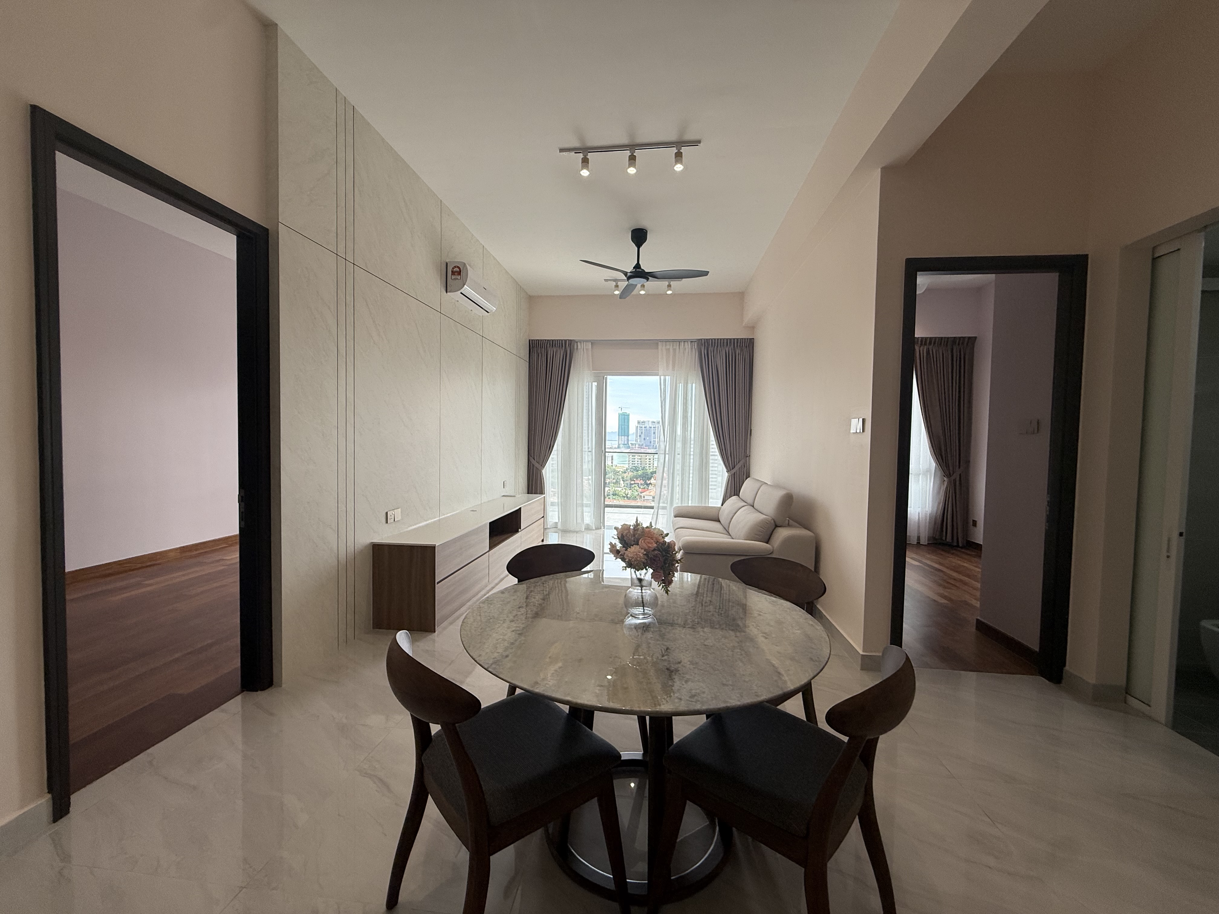 Codrington Residence Middle Floor Gurney and Seaview 1407sf 2CP Original Unit Georgetown