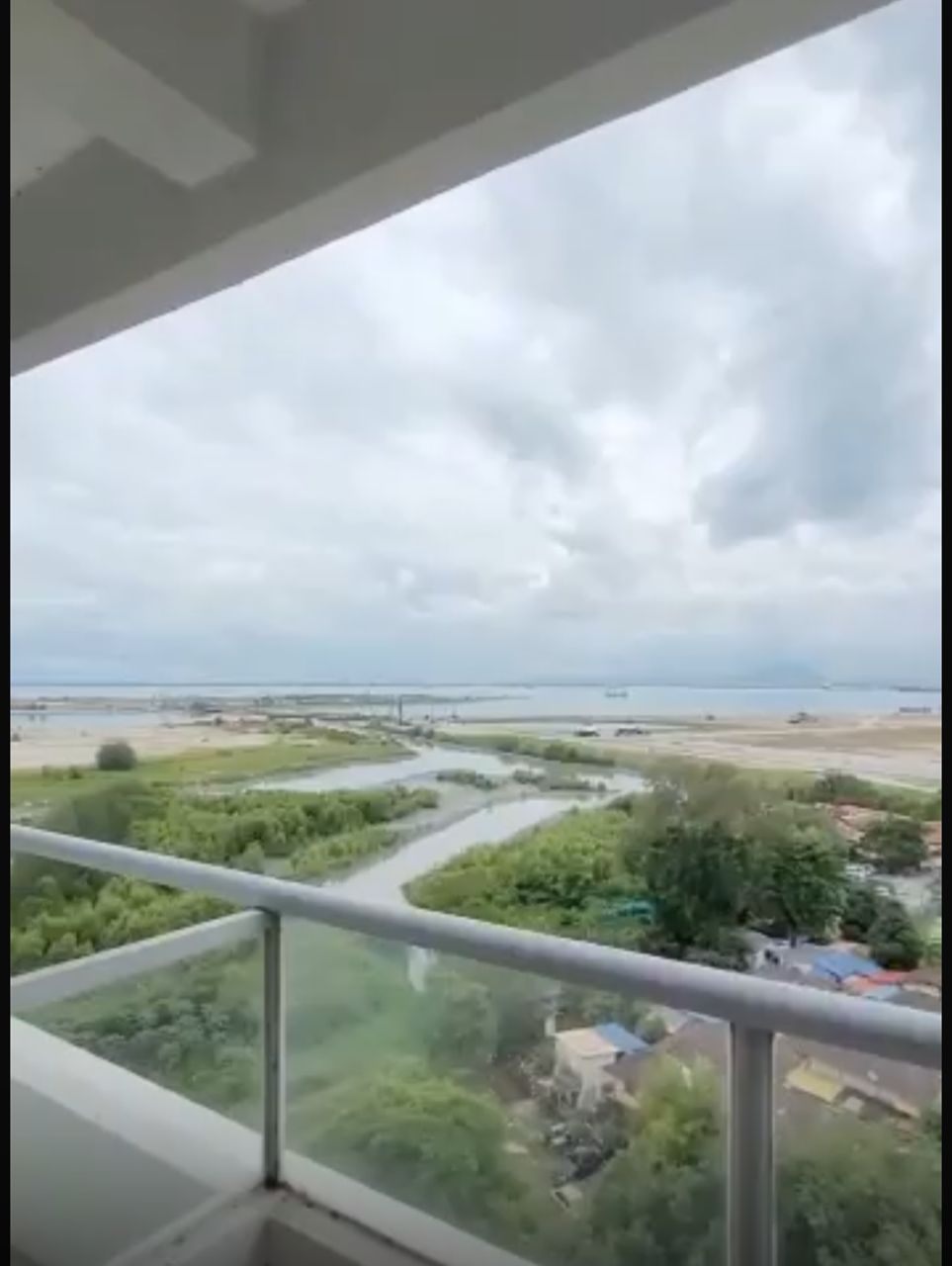 3-bedroom condo in Tanjung Tokong, Penang for sale — Marina Bay Condo Low Floor Seaview 1830sf 2CP Fully Renovated Tanjung Tokong