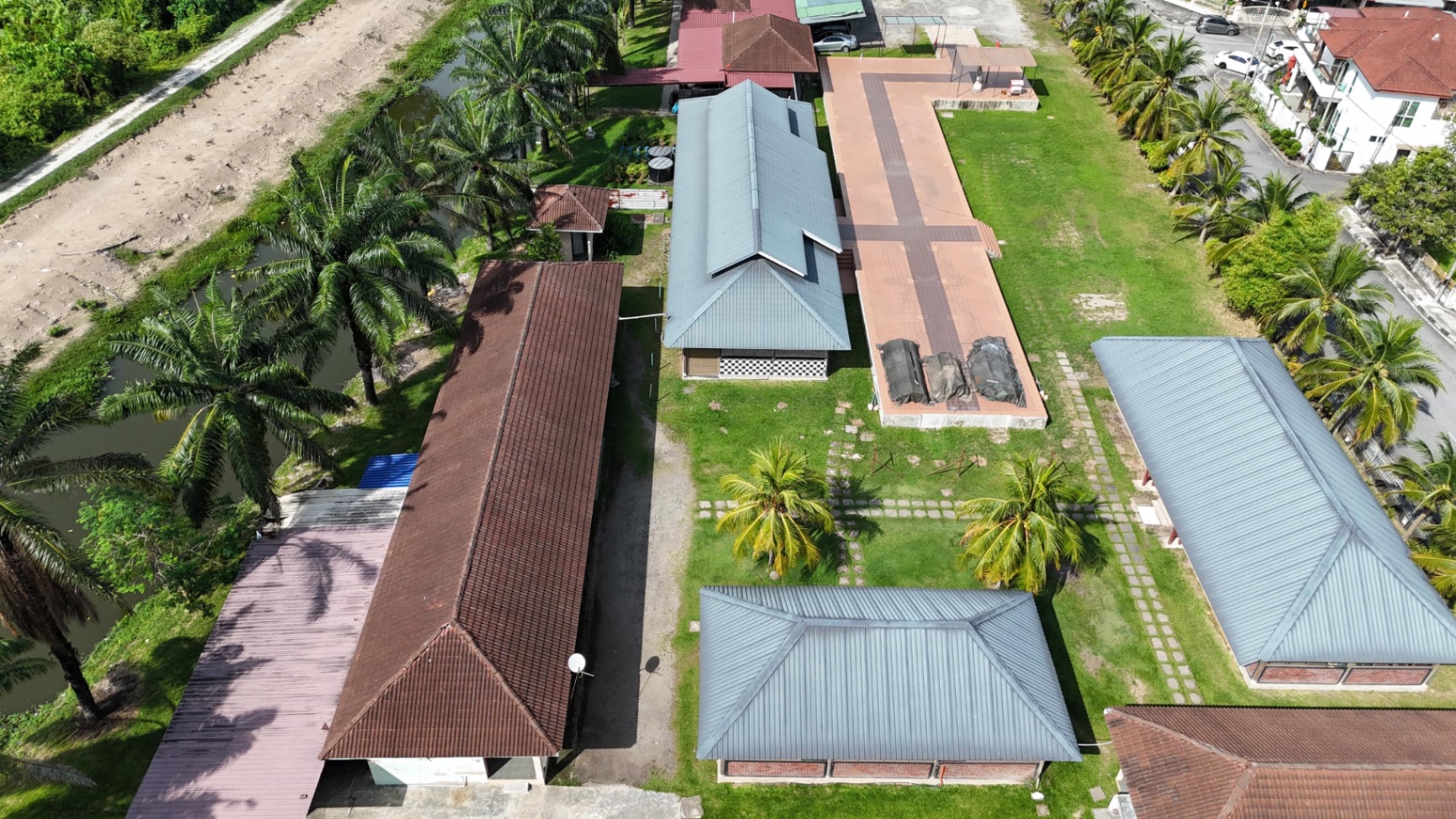 Taman Seri Tambun Resort / Restaurant / Worker Dormitory Use Village 