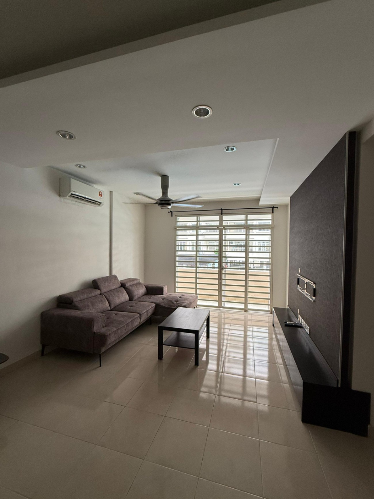 D'piazza Condo near sunshine square