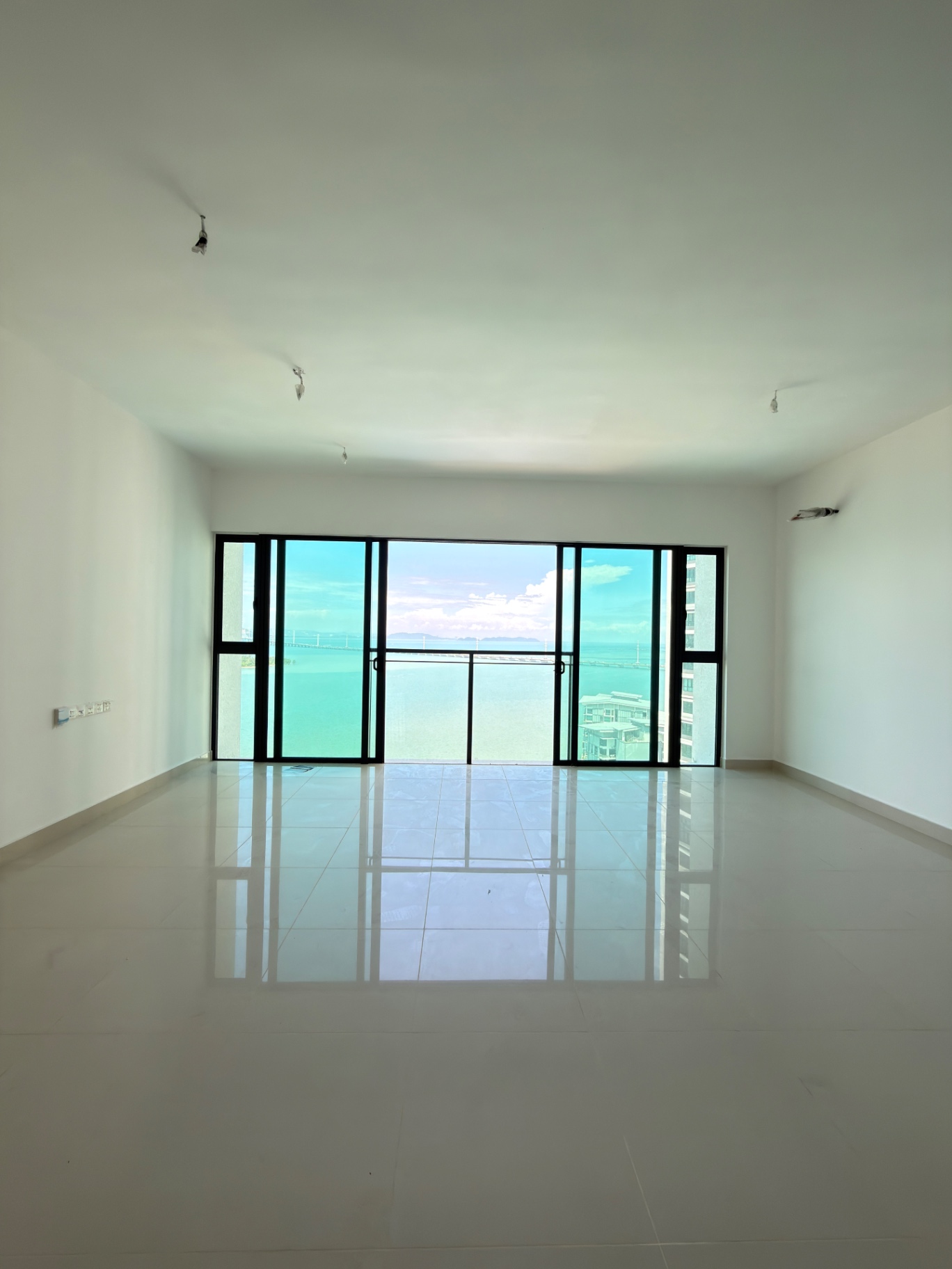 Mezzo condo The light city seaview 1033sf high floor