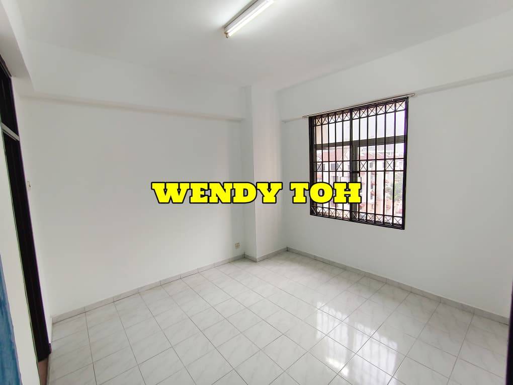 condo in Gelugor, Penang — photo 6