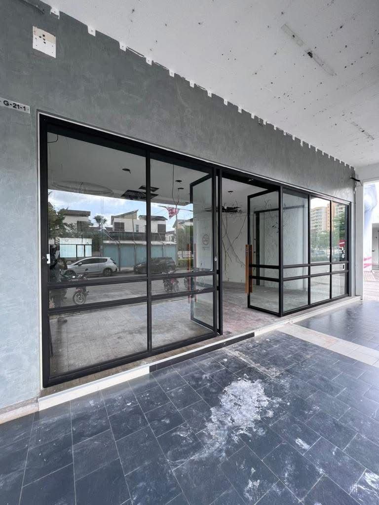 3 Storey Commercial Shop House @ Bay Avenue For Sale