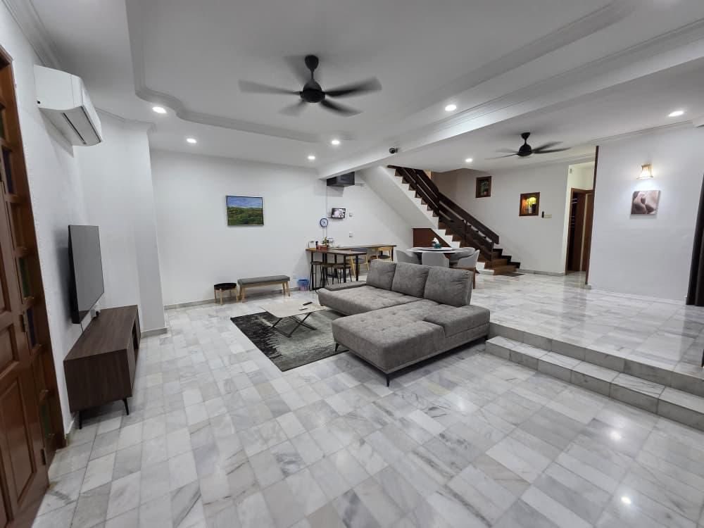 Semi-D Landed at Jalan Kelawai for Rent