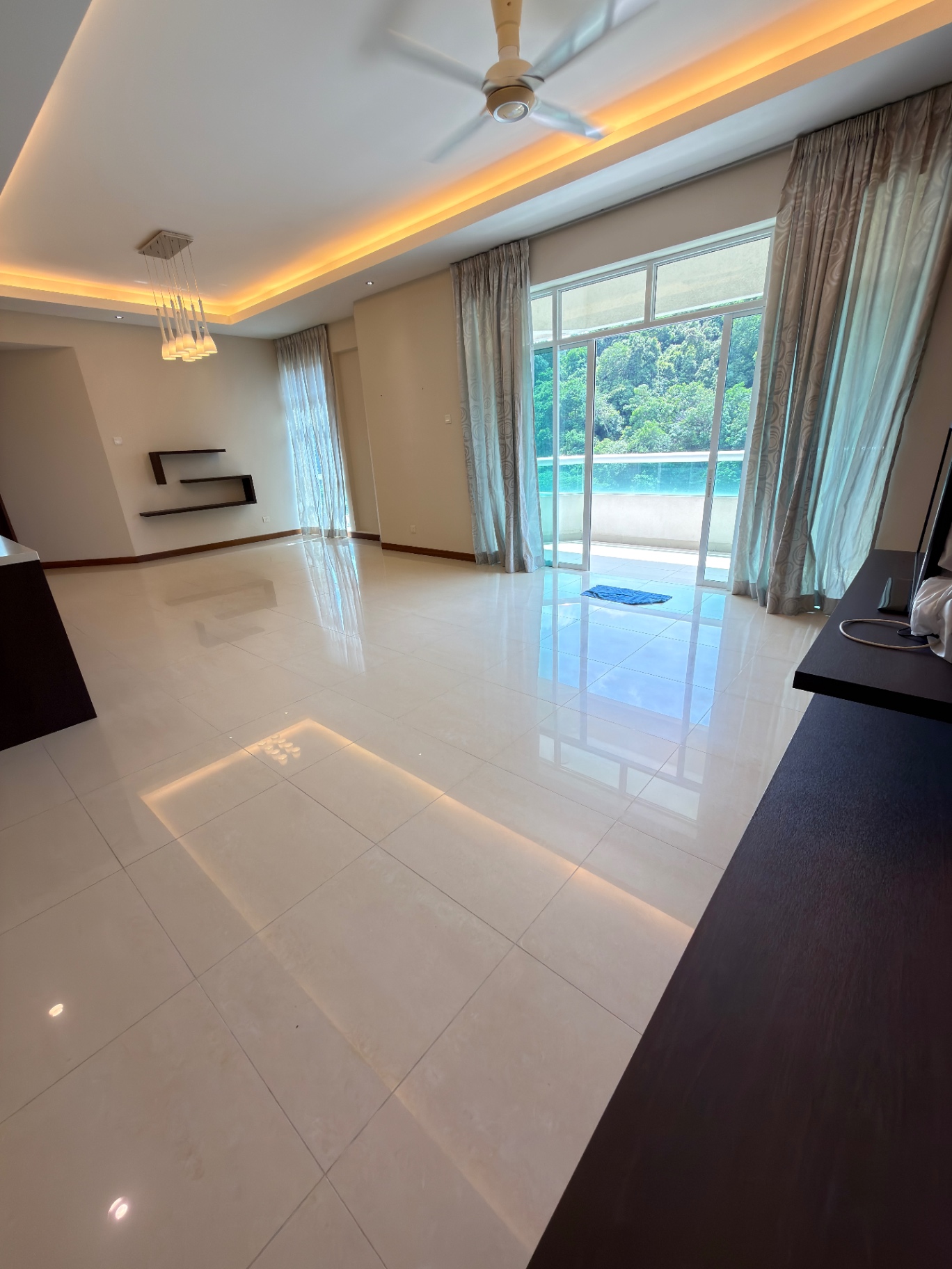 Hillcrest bukit jambul high floor hillview and golf view 2282sqft