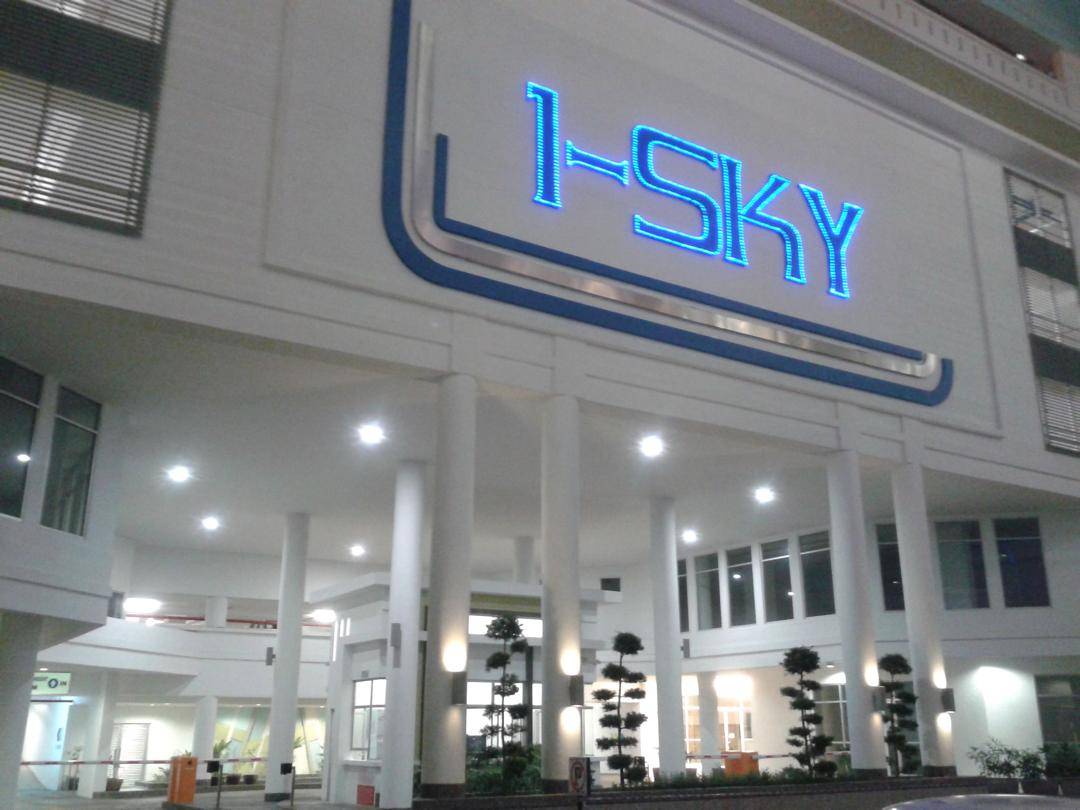 1-Sky Condominium Corner Middle Floor 1650sf 2CP Fully Renovated Bayan Baru