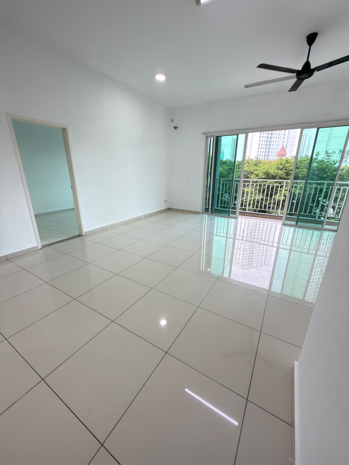 4-bedroom condo in Sungai Ara, Penang for sale — Car park ground floor Fiera Vista bayan lepas airport corner 