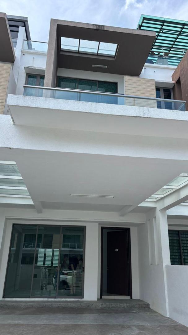 Raffles Residence 199 – 3 Storey Terrace House For Sale
