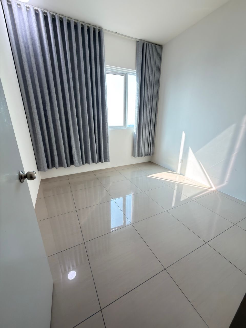 3-bedroom condo in Batu Uban, Penang for sale — The Zen batu uban seaview high floor Basic fitting 
