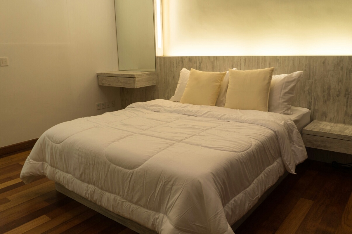 The Light Collection 2 Studio Unit 517 Sqft Nicely Furnished For Rent !! 