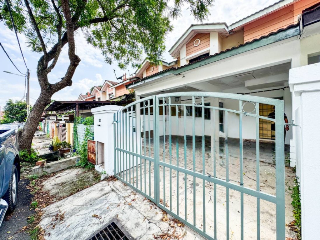 4-bedroom house in Sungai buloh, Selangor for sale — Paling Murah Rumah Teres Bandar Saujana Utama