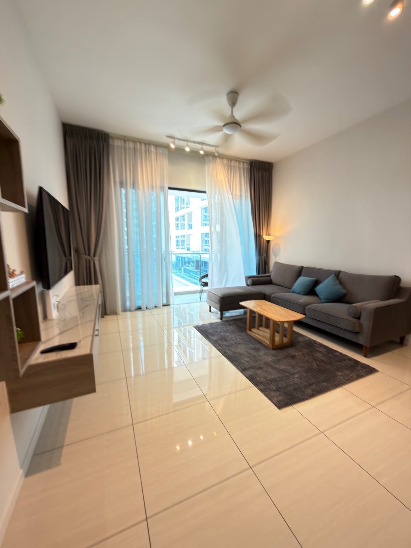 2-bedroom condo in Bayan Lepas, Penang for rent — Queens residence Q1 1200sf  fully furnished Seaview Bayan Lepas Queensbay 