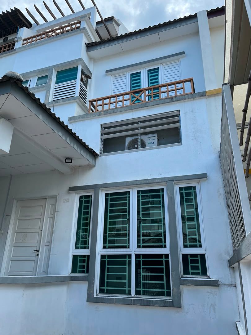 3-bedroom house in Jelutong, Penang for sale — Nautilus Bay, Karpal Singh Drive 3 storey Terrace_ Jelutong