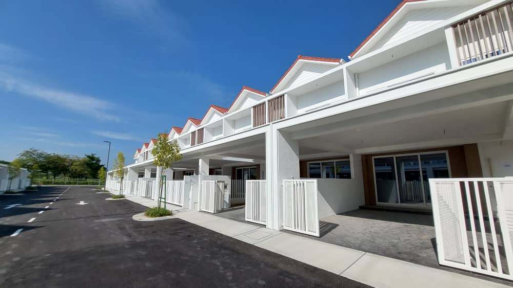 4-bedroom house in Batu Kawan, Penang for sale — Viluxe Landed 2 Storey Terrace House Gated Guarded Batu Kawan Freehold 
