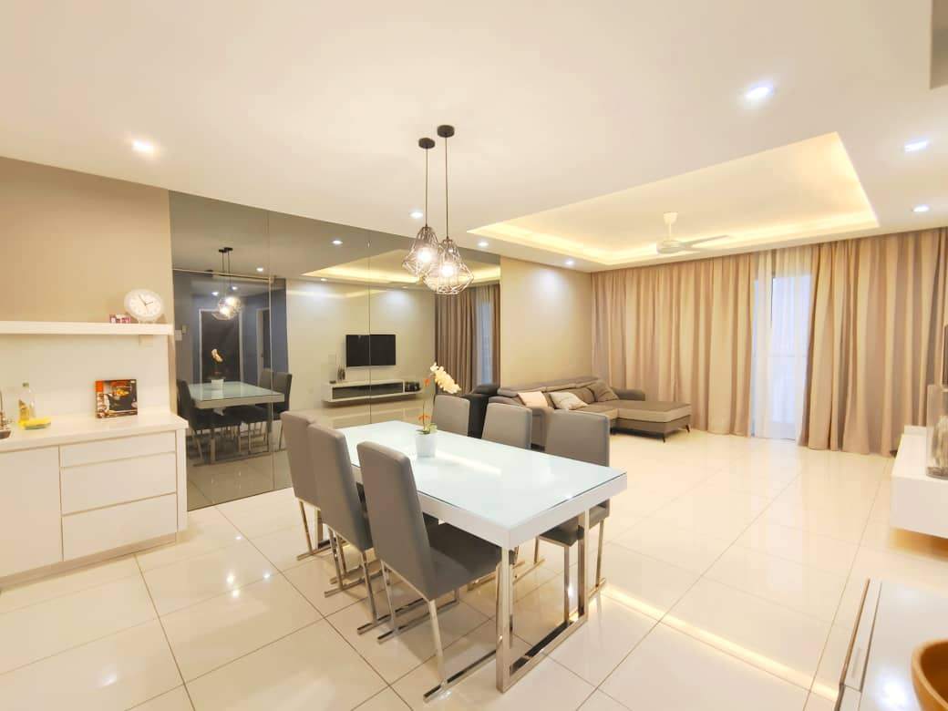 The Latitude Condo Nice Fully Furnished 2 Car Park