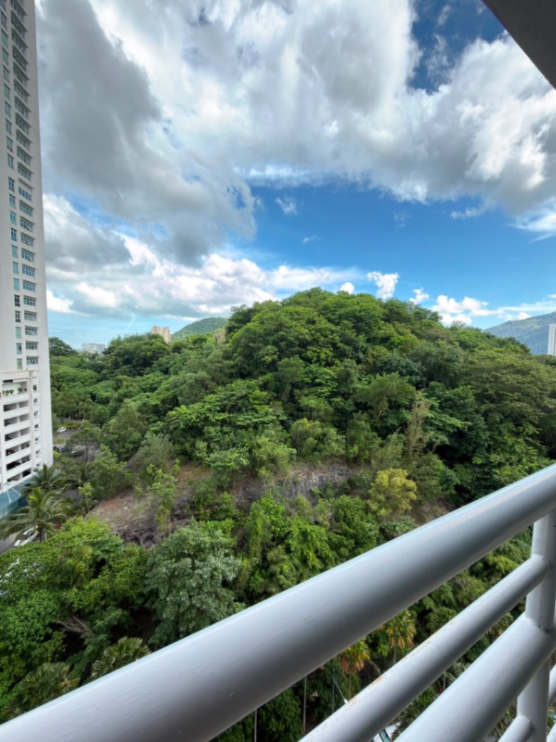 6-bedroom condo in Air Itam, Penang for sale — 3 car parks BL Garden air itam 6 Bedrooms 1400sf Adjoining unit