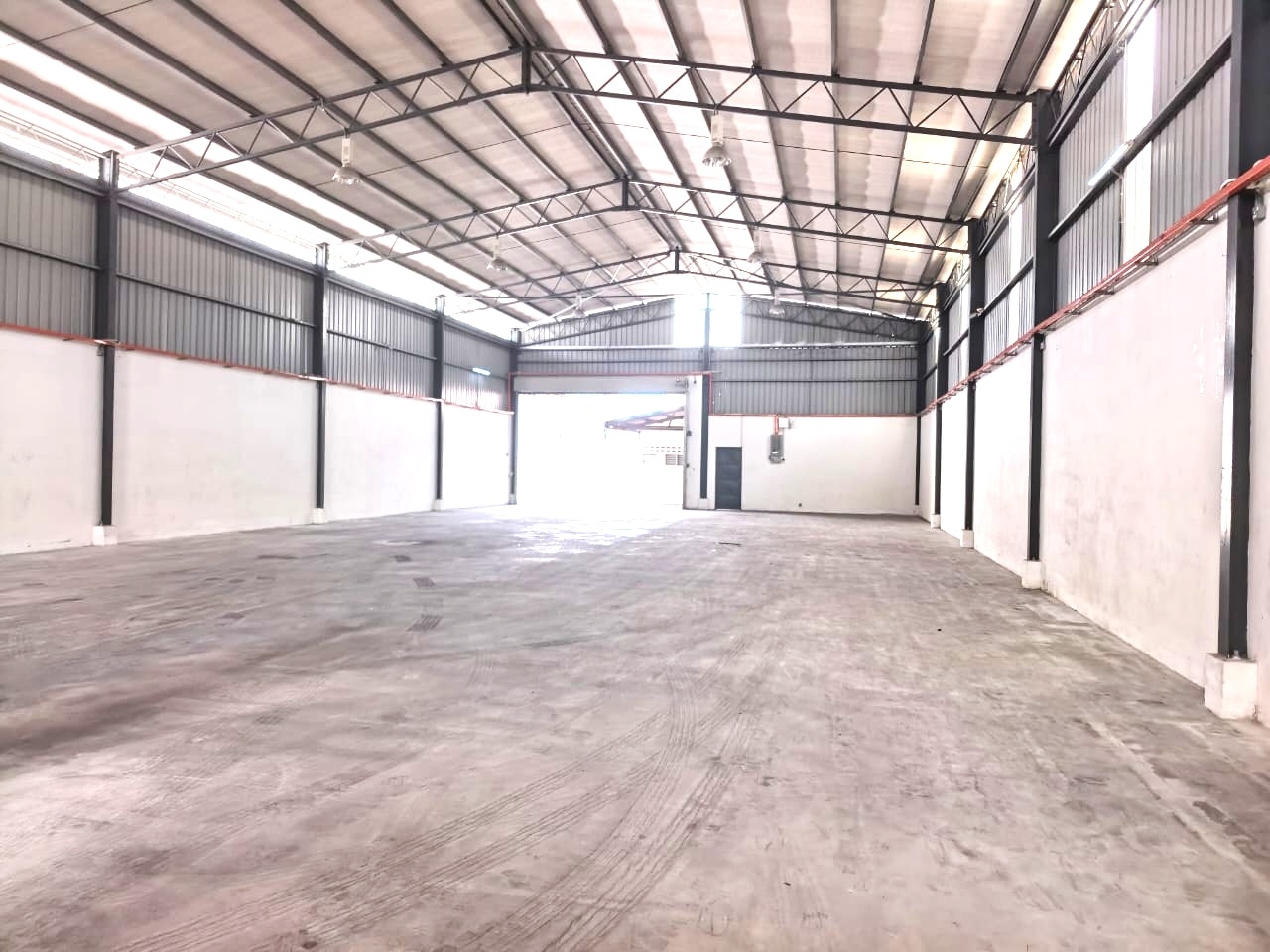 Warehouse for Rent – Jalan Batu Maung (Main Road)