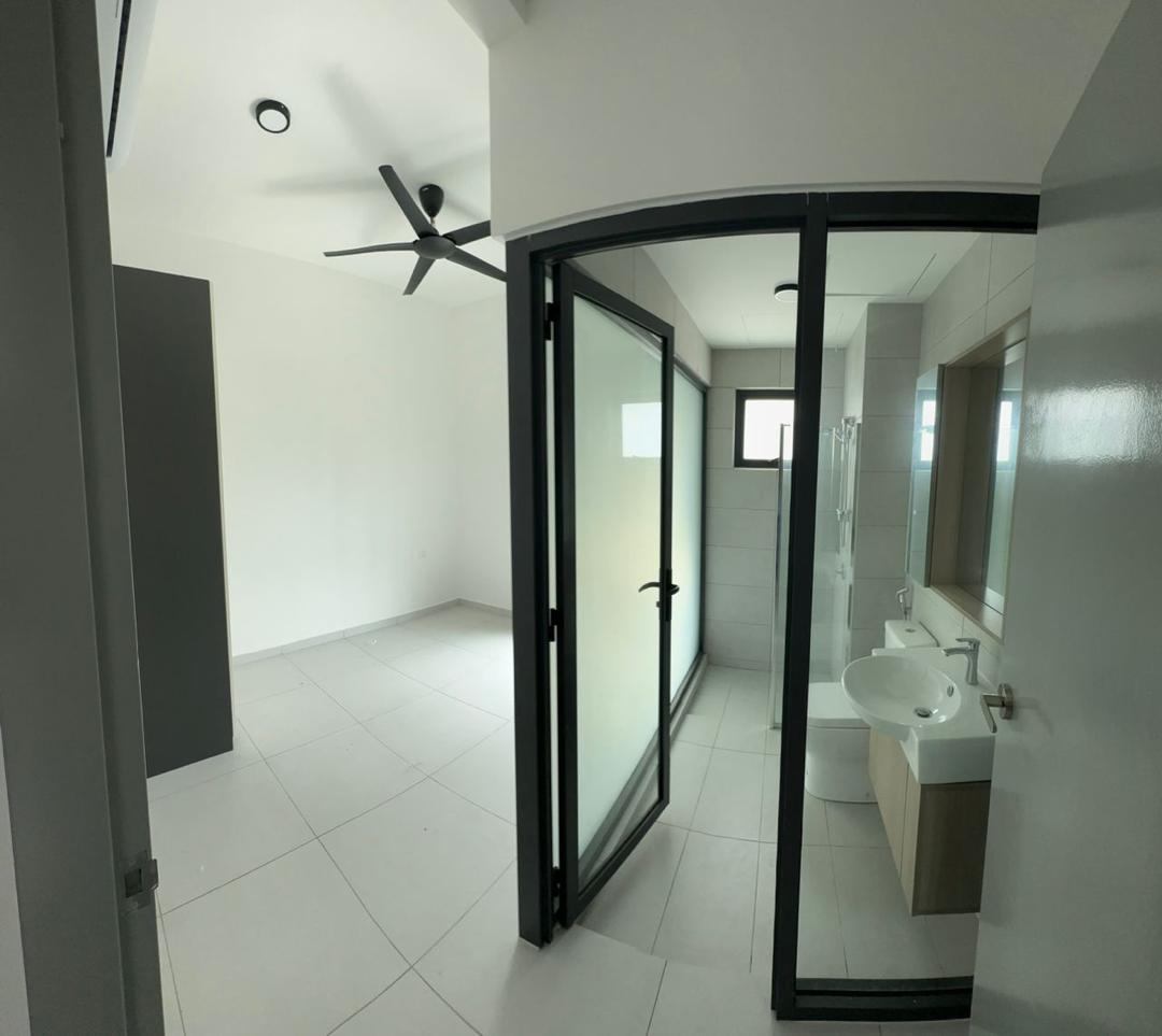 Amazingly Cheap Unit At Batu Kawan For Sale Now!!
