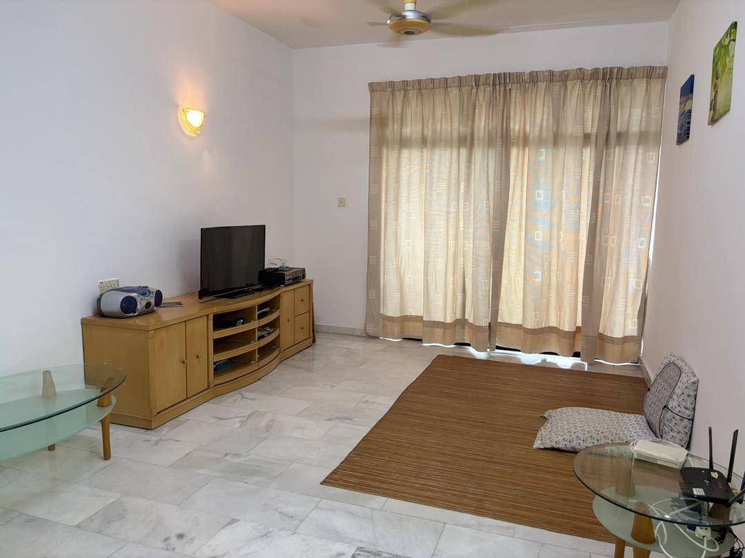 3-bedroom condo in Gelugor, Penang for sale — Desa University @Sg Dua 1100sf City view 1Car Park Corner unit Renovated