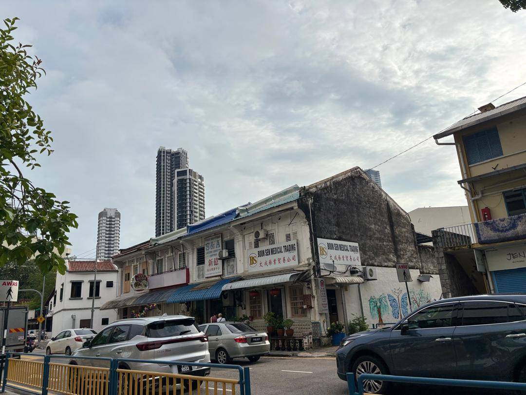 commercial in Pulau Tikus, Penang for sale — 2 storey shophouse Prime location Main Road 2200sqft