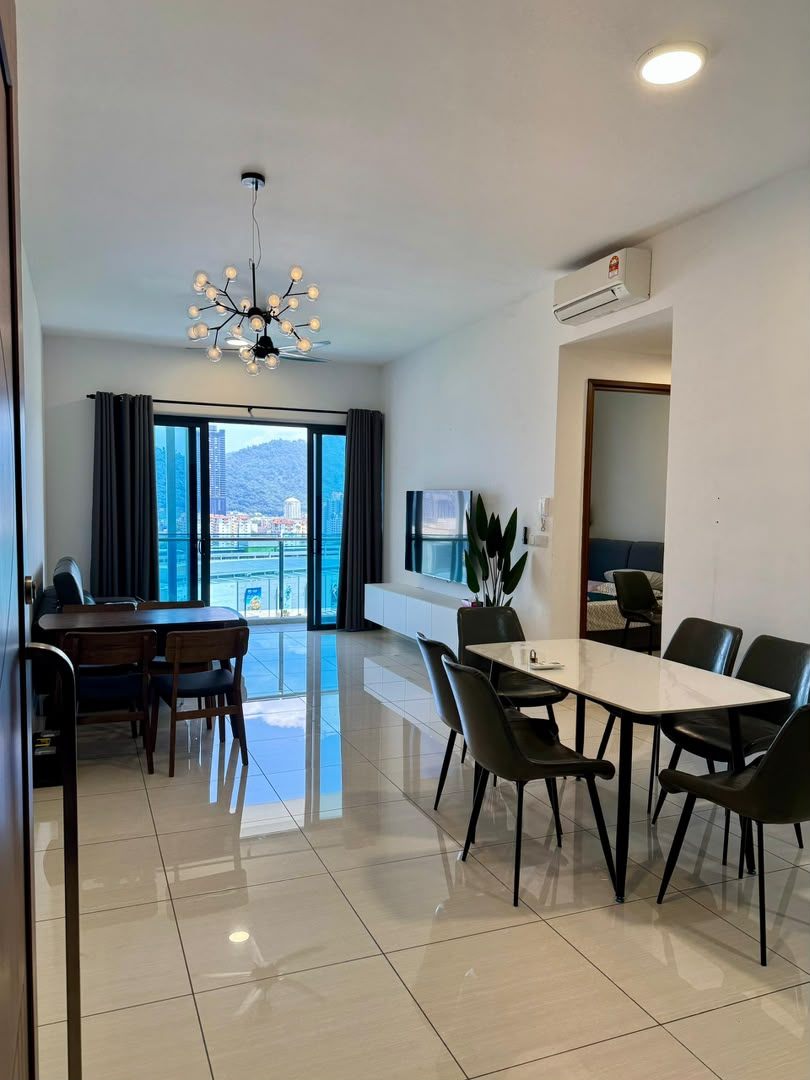 Queens Waterfront Q1 Nicely Renovated 1000 Sqft For Rent Now !! (Kayden) 