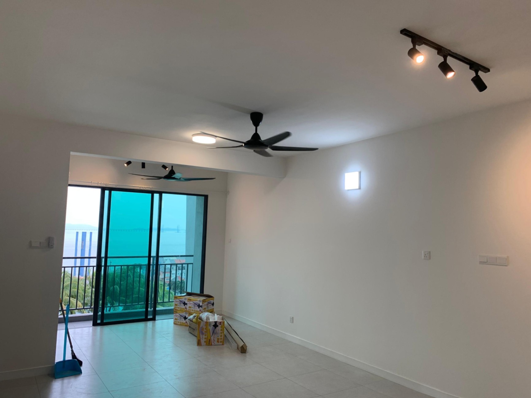 Condo for Sale @ Persiaran Kapal Singh | Empty Unit