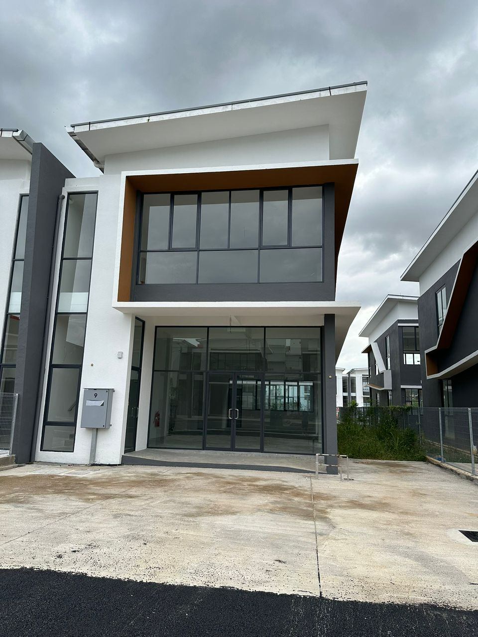 2-Storey Semi-D Shoplot for Rent @ Pusat Perniagaan Perdana, Simpang Ampat | Commercial  Perdana