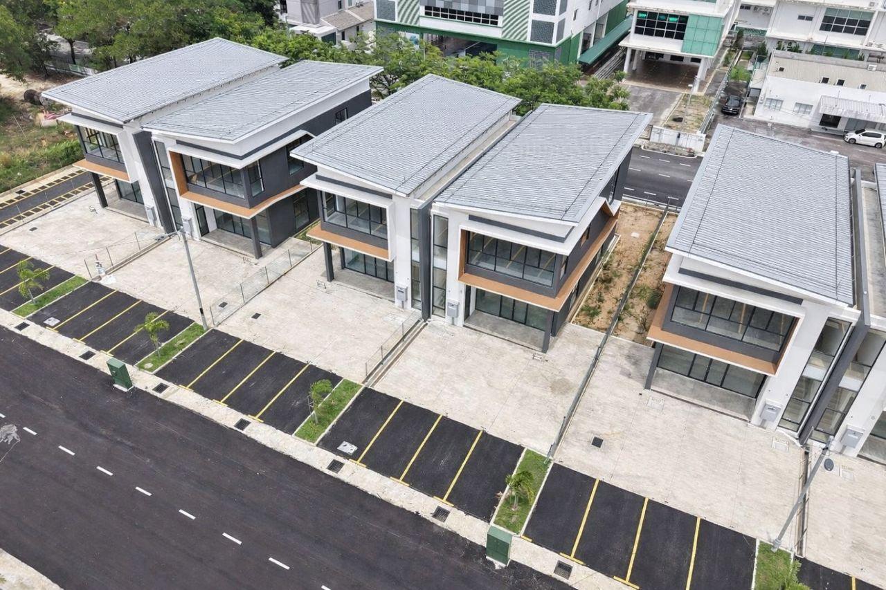Double Storey Commercial Shoplot at Taman Perdana, Simpang Ampat For Rent Now !! 