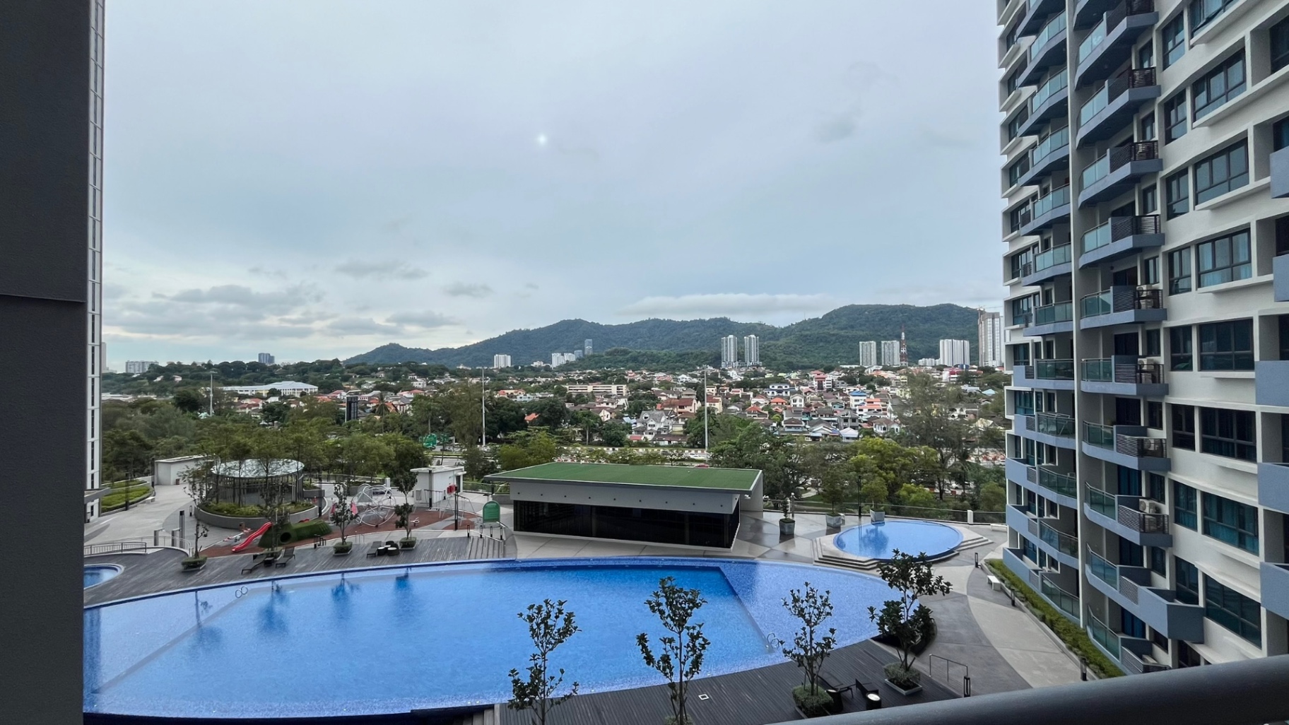 🏡 WATERSIDE RESIDENCE | FOR SALE