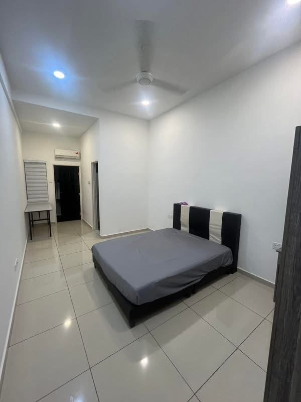 Daya Maju Townhouse Masterbedroom for rent