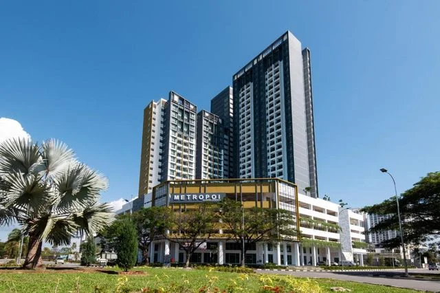 Metropol cover photo