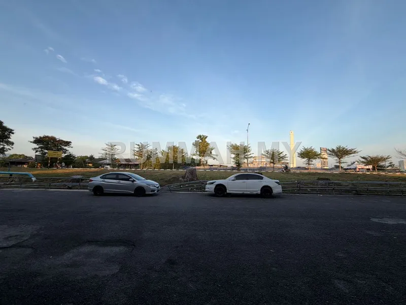 commercial in Lunas, Kedah — photo 3