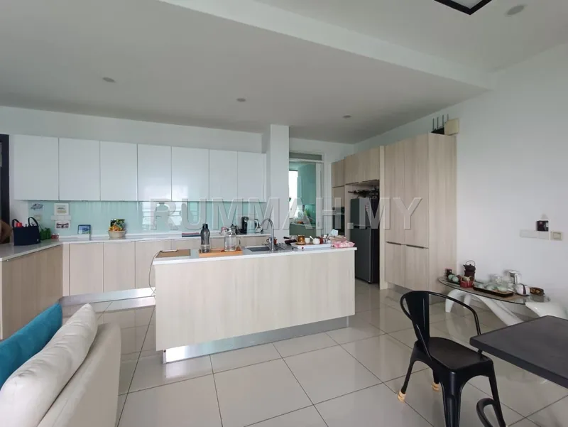 4-bedroom condo in Gelugor, Penang for sale — Condo @ The Light Collection 3, Gelugor | Partially Furnished