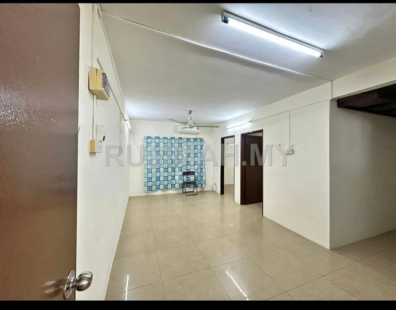 2-bedroom condo in George Town, Penang for sale — Flat Pulau Mutiara Complex Macallum 527sf 1CP Georgetown