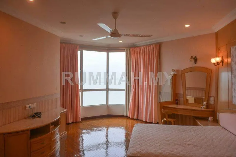 3-bedroom condo in Pulau Tikus, Penang for sale — Gurney Beach Persiaran Gurney 