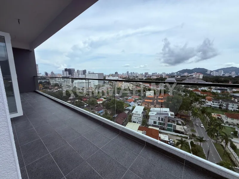 3-bedroom condo in George Town, Penang for sale — Codrington Residence Corner 1512sf Middle Floor Georgetown 