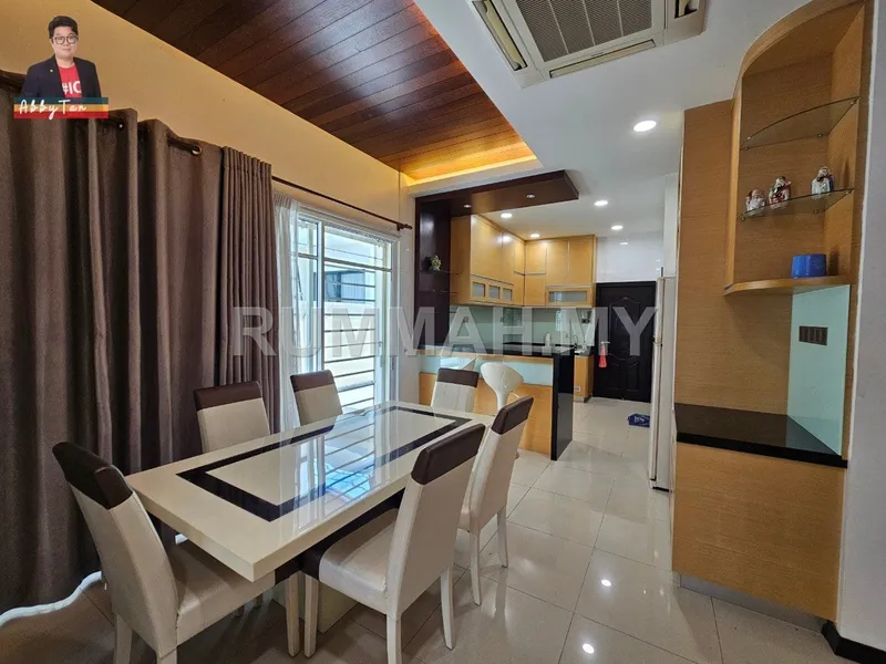 land in Kota Kinabalu, Sabah — photo 2