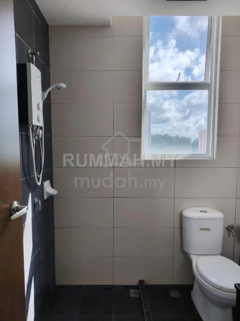 condo in Teluk Kumbar, Penang — photo 3