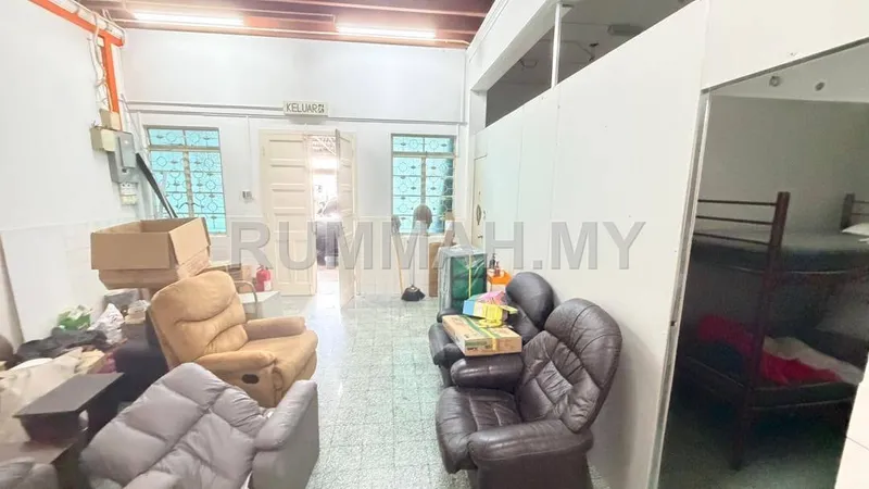 4-bedroom house in George Town, Penang for sale — 2 Storey Terrace House @ Lintang Burma For Sale