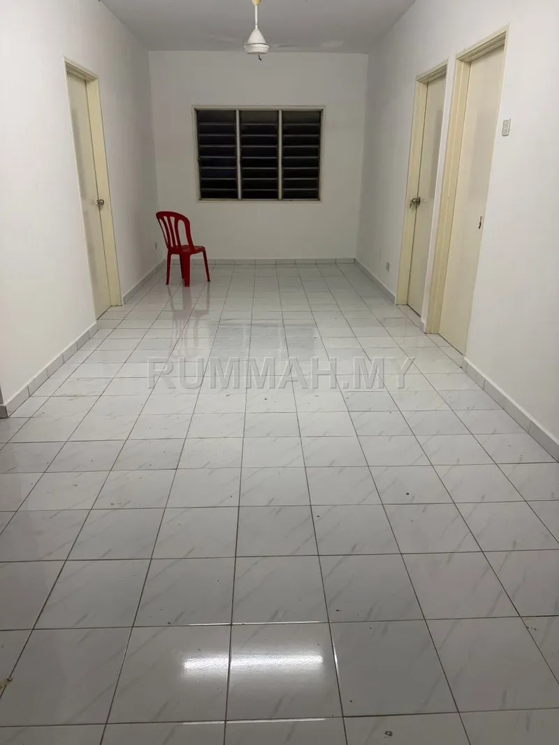 3-bedroom condo in Bayan Lepas, Penang for sale — Setia Vista Apartment Low Floor 650sf 1CP Partially Renovated Relau