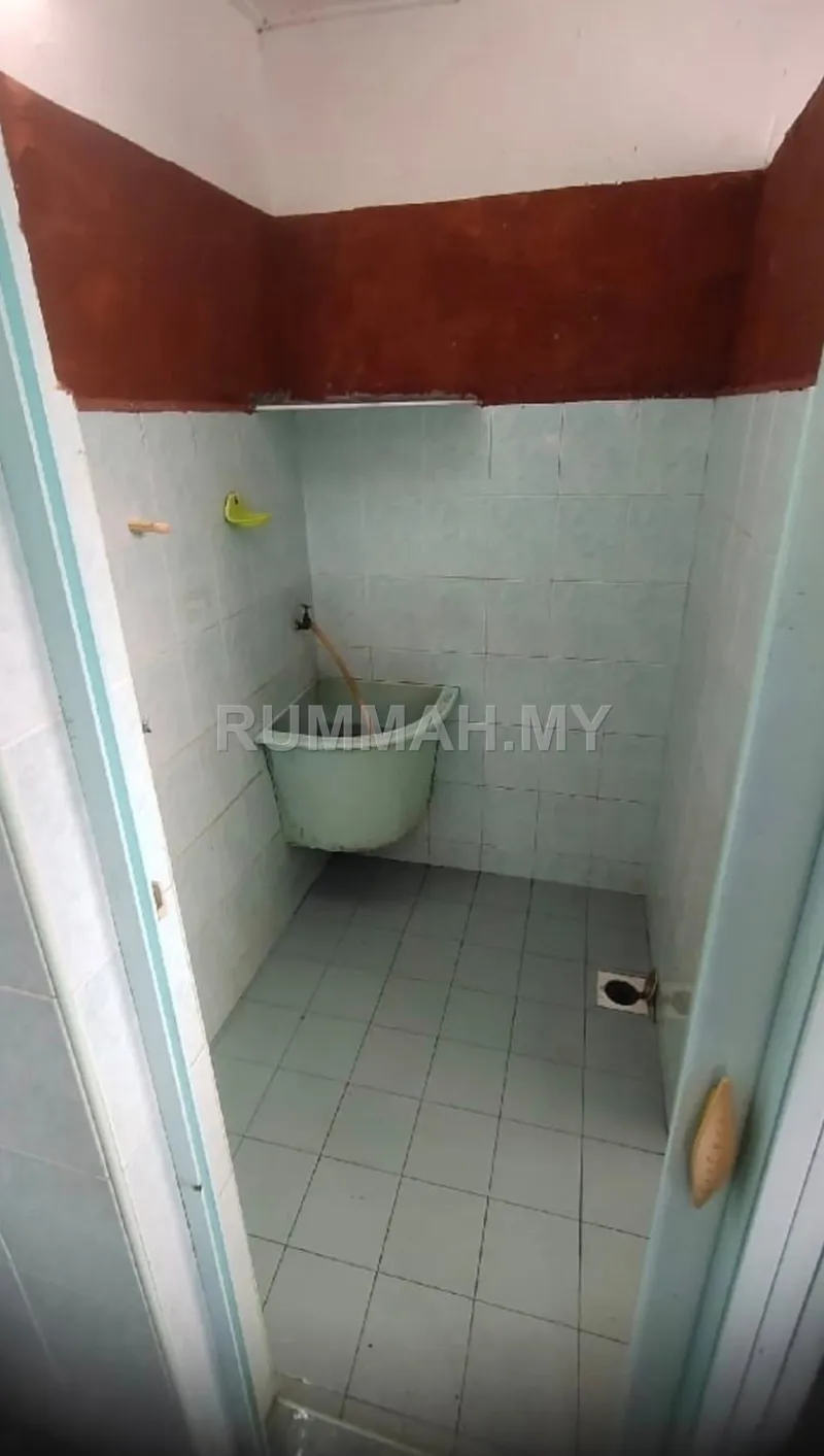 condo in Teluk Kumbar, Penang — photo 2