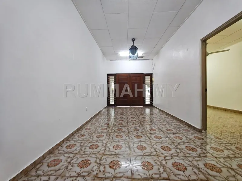 3-bedroom house in George Town, Penang for sale — Greenlane Single Storey Terrace ; Well Maintained Unit 