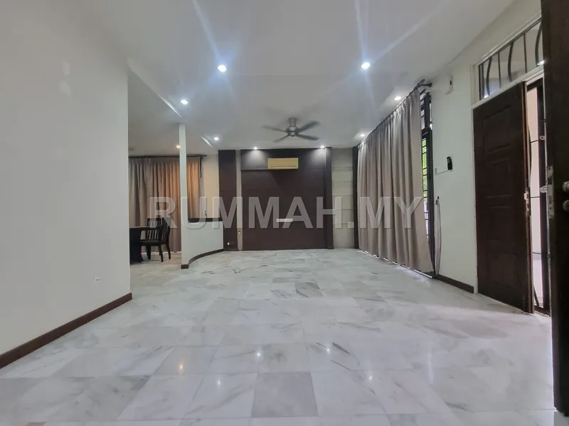 4-bedroom house in Batu Ferringhi, Penang for sale — Batu Ferringhi 2 Storey Semi D 