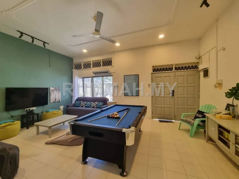 4-bedroom house in Tanjung Bungah, Penang for sale — Tanjung Bungah Beachfront 2 Storey Semi D 